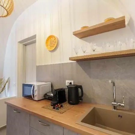 Crown Cactus Cave Villa Mesariá