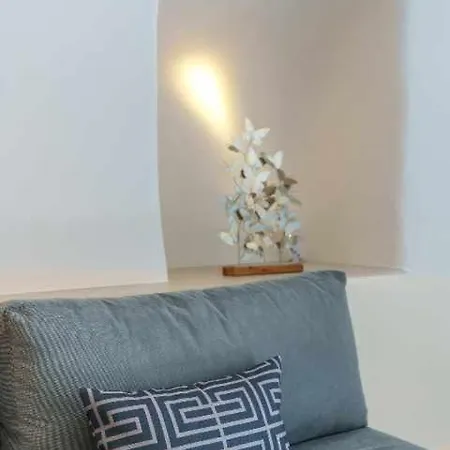 Crown Cactus Cave Mesariá