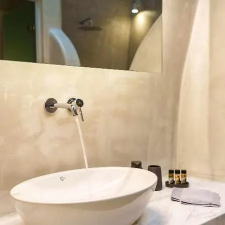 Crown Cactus Cave Mesaria