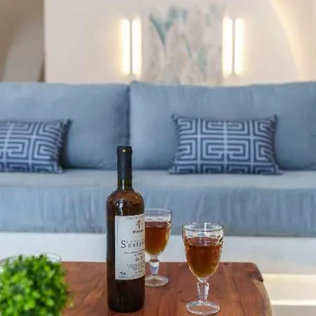 Crown Cactus Cave Mesariá