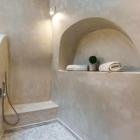 Crown Cactus Cave ميساريا