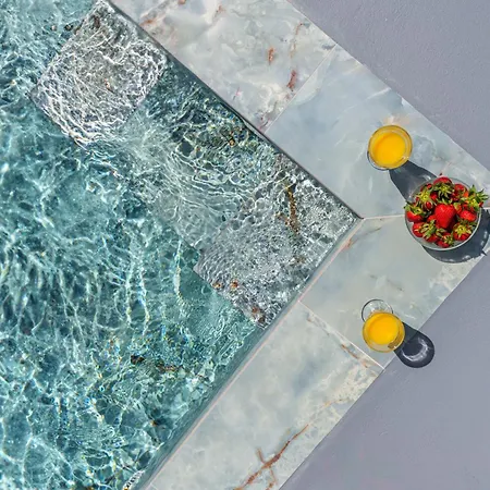 Crown Cactus Cave Mesariá